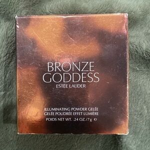 Bronze Goddess Estee Lauder Illuminating Highlighter.